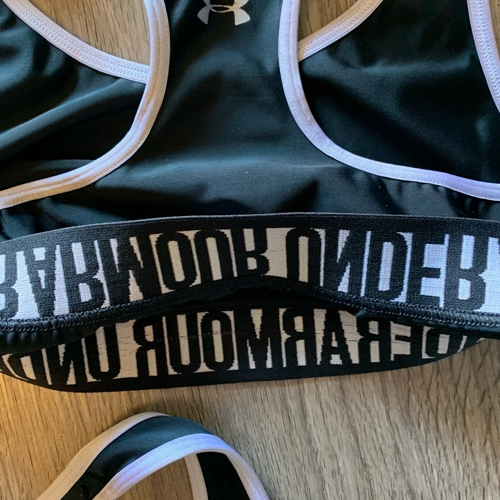 3 Women’s Dri Fit Under Armour Size Med  Bras - Picture 8 of 8
